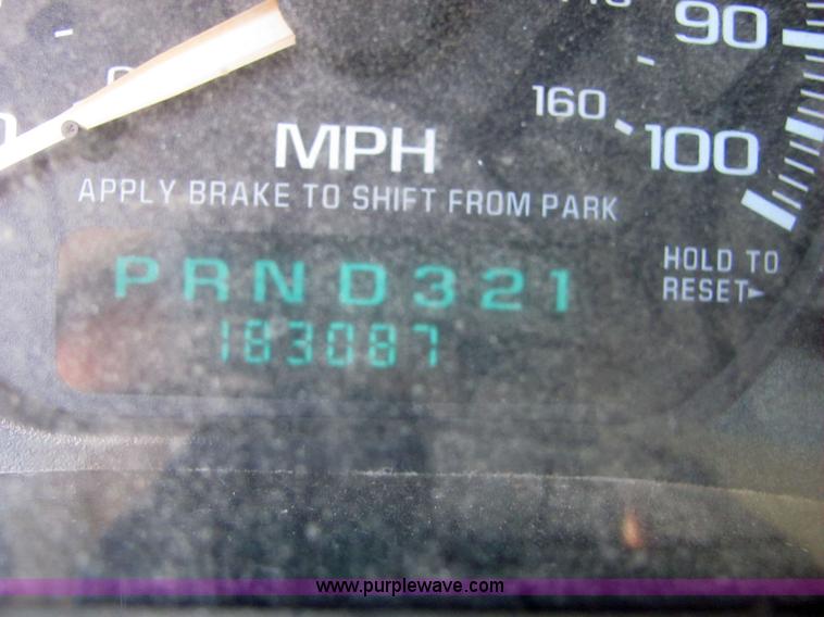 image for item 6639 2001 Chevrolet C1500 Silverado pickup truck