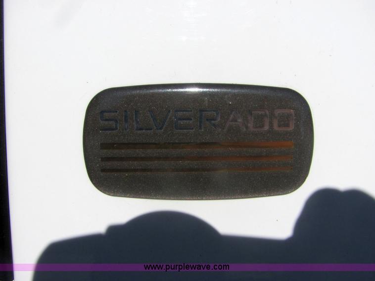 image for item 6639 2001 Chevrolet C1500 Silverado pickup truck