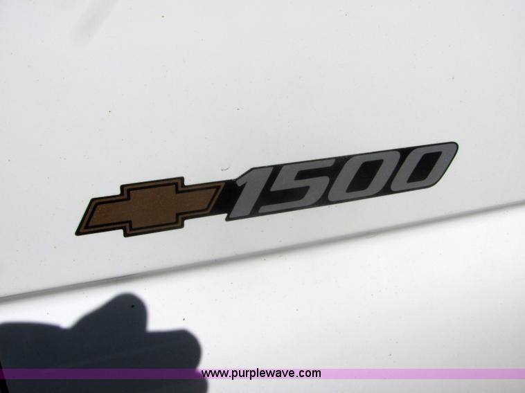 image for item 6639 2001 Chevrolet C1500 Silverado pickup truck