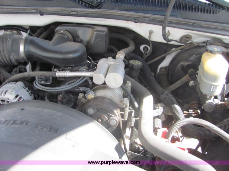 image for item 6639 2001 Chevrolet C1500 Silverado pickup truck