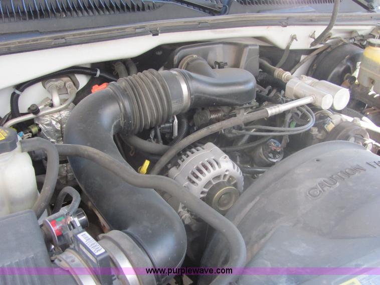 image for item 6639 2001 Chevrolet C1500 Silverado pickup truck