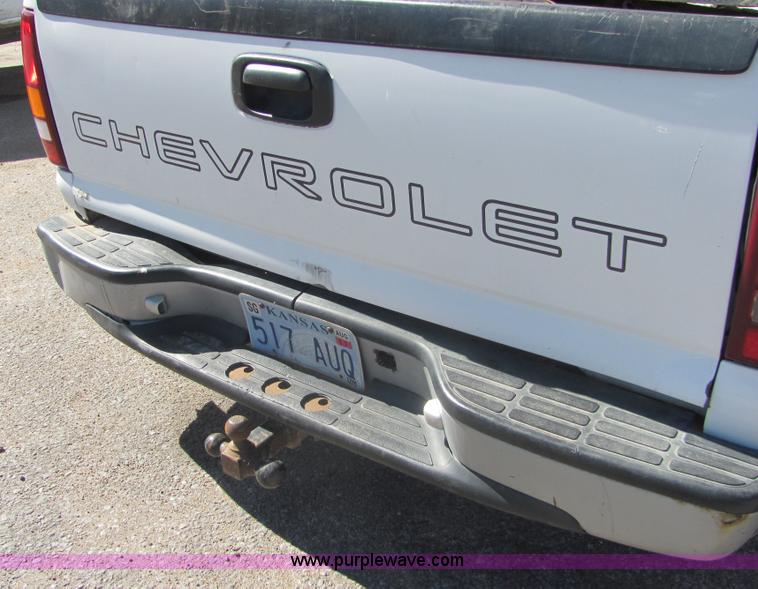 image for item 6639 2001 Chevrolet C1500 Silverado pickup truck