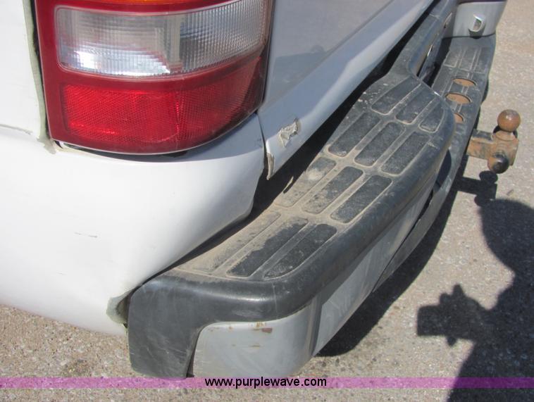 image for item 6639 2001 Chevrolet C1500 Silverado pickup truck