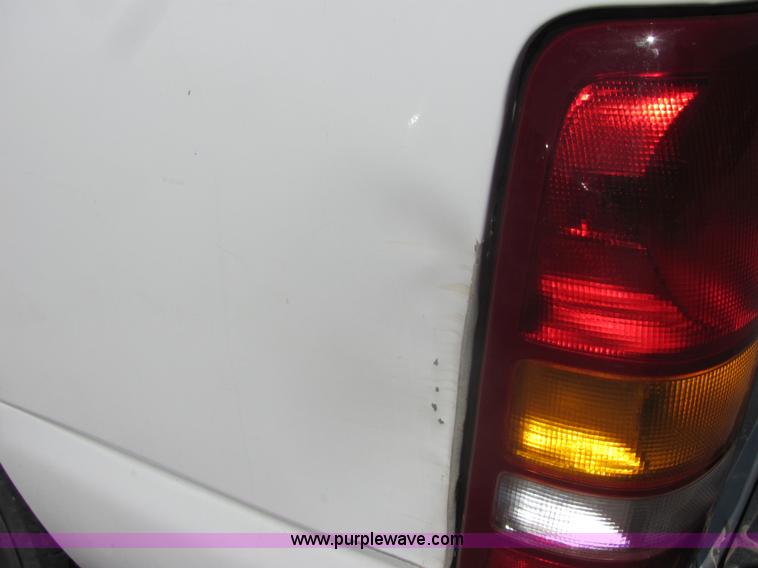 image for item 6639 2001 Chevrolet C1500 Silverado pickup truck