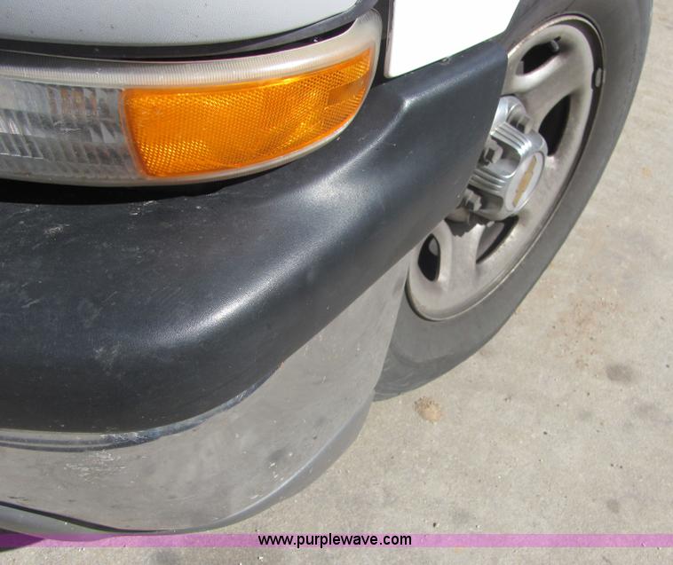 image for item 6639 2001 Chevrolet C1500 Silverado pickup truck