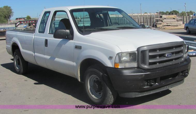 image for item 6640 2002 Ford F250 XL Super Duty pickup truck