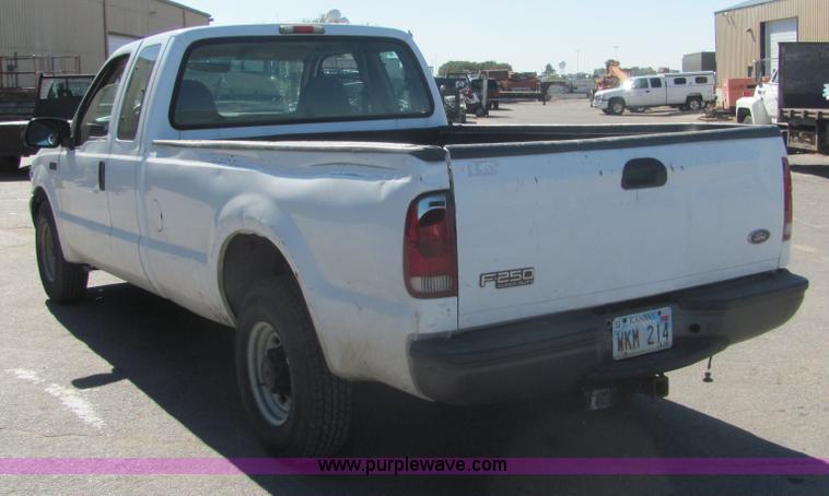 image for item 6640 2002 Ford F250 XL Super Duty pickup truck