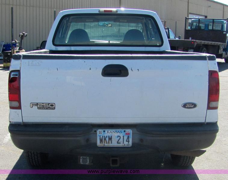 image for item 6640 2002 Ford F250 XL Super Duty pickup truck