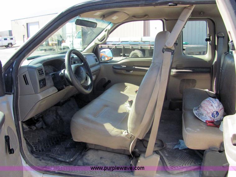 image for item 6640 2002 Ford F250 XL Super Duty pickup truck