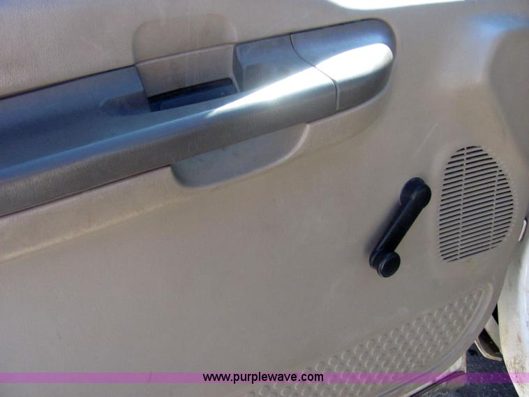 image for item 6640 2002 Ford F250 XL Super Duty pickup truck