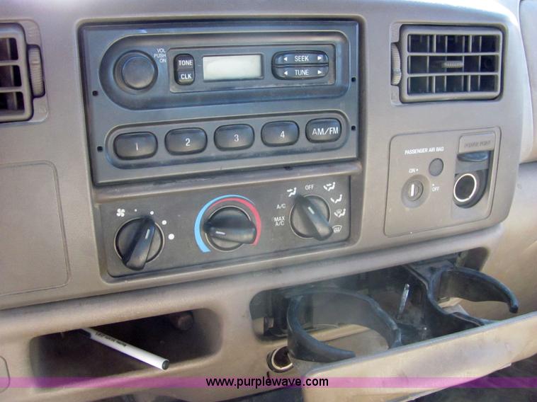 image for item 6640 2002 Ford F250 XL Super Duty pickup truck