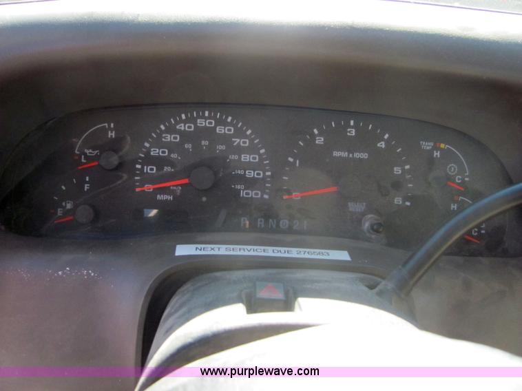 image for item 6640 2002 Ford F250 XL Super Duty pickup truck