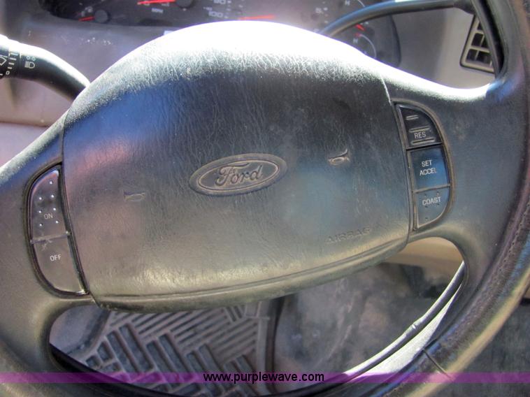 image for item 6640 2002 Ford F250 XL Super Duty pickup truck