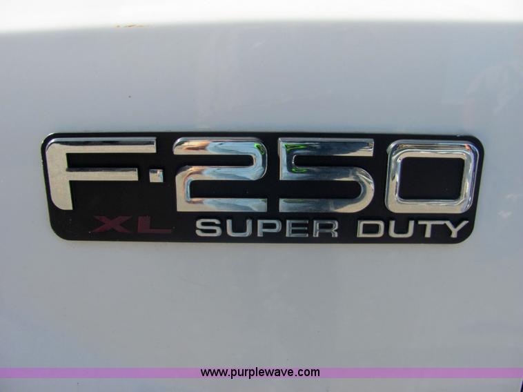 image for item 6640 2002 Ford F250 XL Super Duty pickup truck