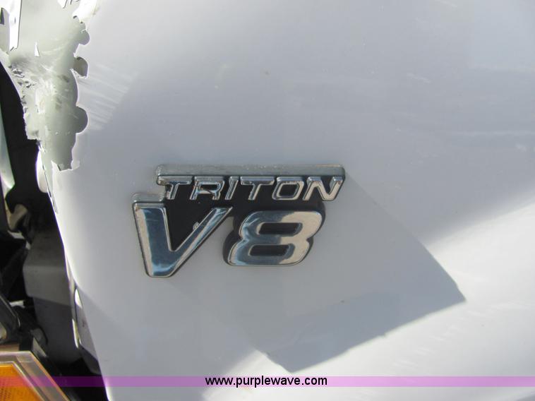 image for item 6640 2002 Ford F250 XL Super Duty pickup truck