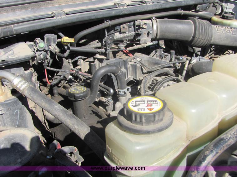 image for item 6640 2002 Ford F250 XL Super Duty pickup truck