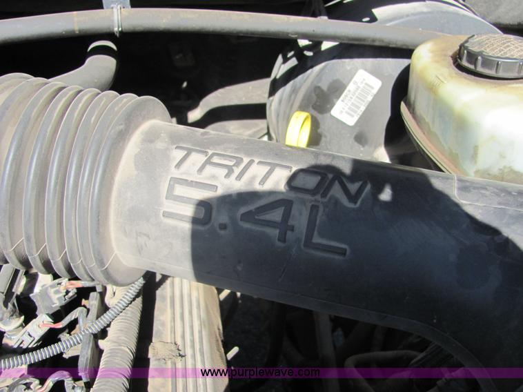 image for item 6640 2002 Ford F250 XL Super Duty pickup truck