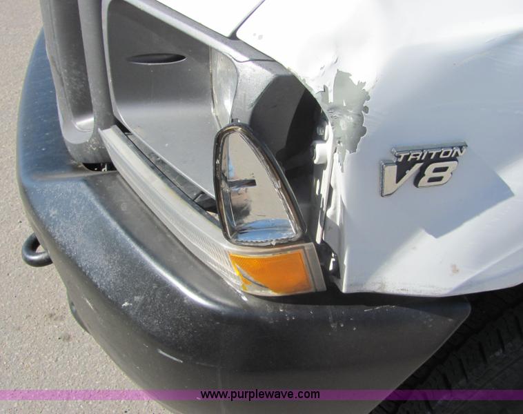 image for item 6640 2002 Ford F250 XL Super Duty pickup truck