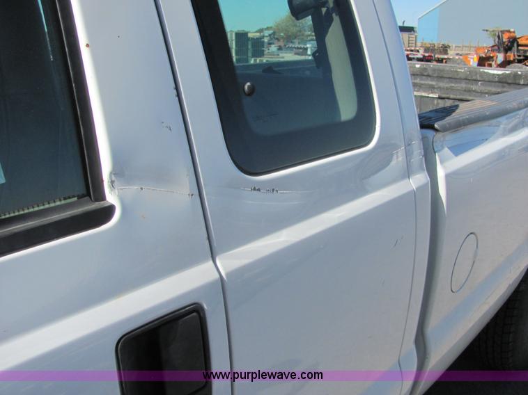 image for item 6640 2002 Ford F250 XL Super Duty pickup truck