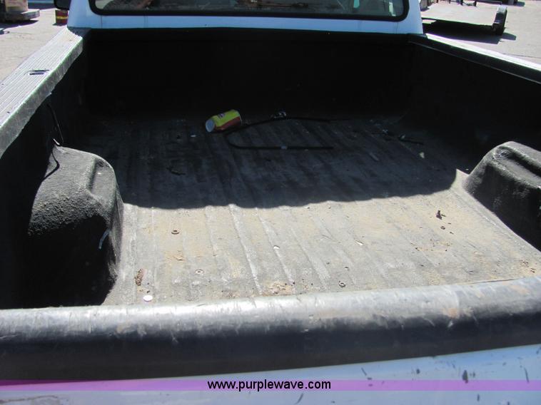 image for item 6640 2002 Ford F250 XL Super Duty pickup truck