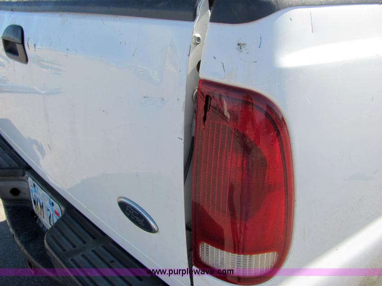 image for item 6640 2002 Ford F250 XL Super Duty pickup truck