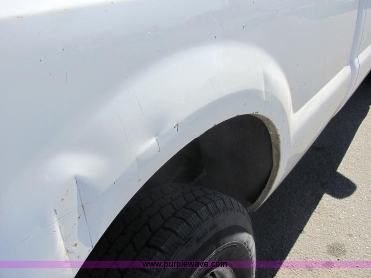 image for item 6640 2002 Ford F250 XL Super Duty pickup truck