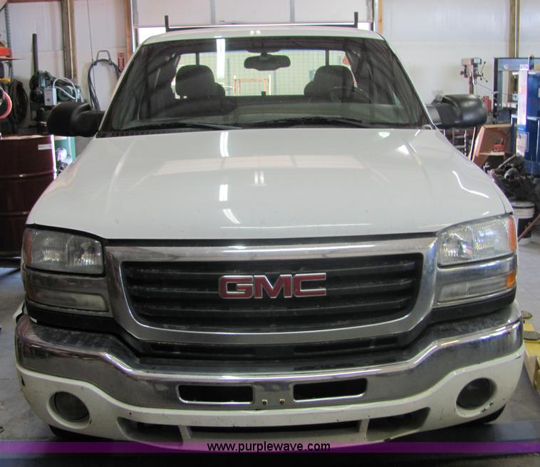 image for item 6642 2003 GMC Sierra C2500 HD pickup truck