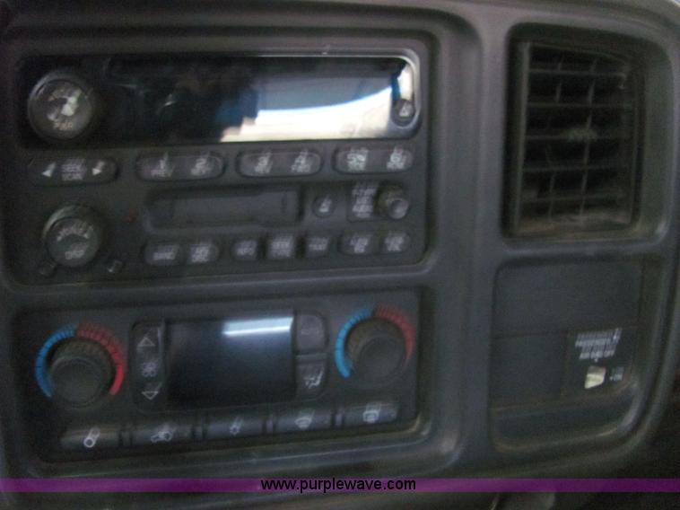 image for item 6642 2003 GMC Sierra C2500 HD pickup truck