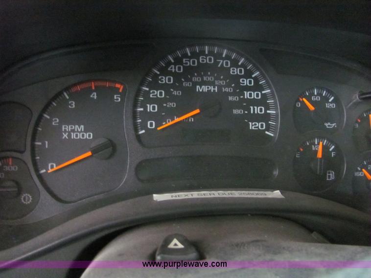 image for item 6642 2003 GMC Sierra C2500 HD pickup truck