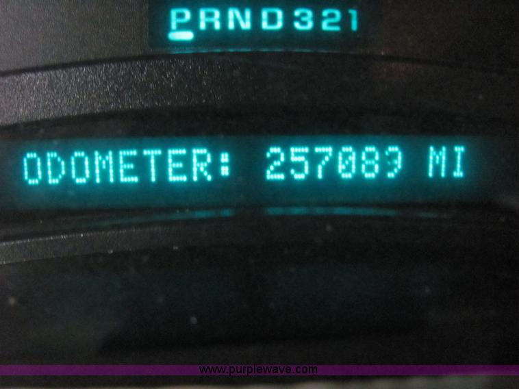 image for item 6642 2003 GMC Sierra C2500 HD pickup truck