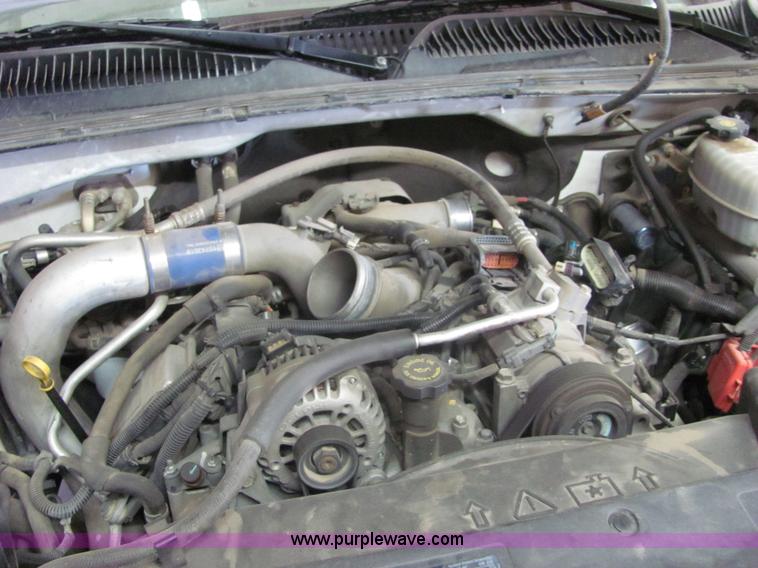 image for item 6642 2003 GMC Sierra C2500 HD pickup truck