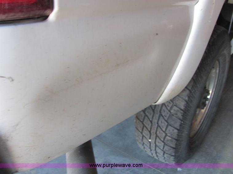 image for item 6642 2003 GMC Sierra C2500 HD pickup truck