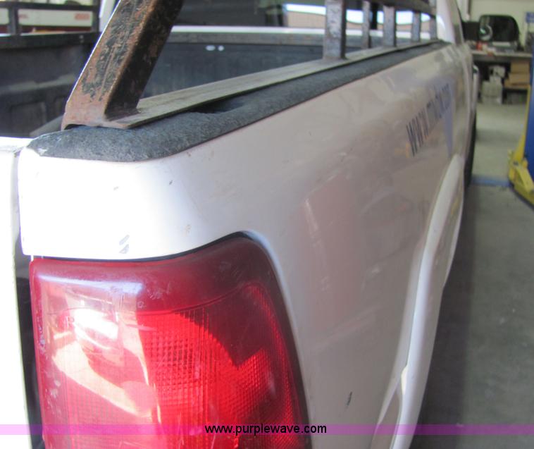 image for item 6642 2003 GMC Sierra C2500 HD pickup truck