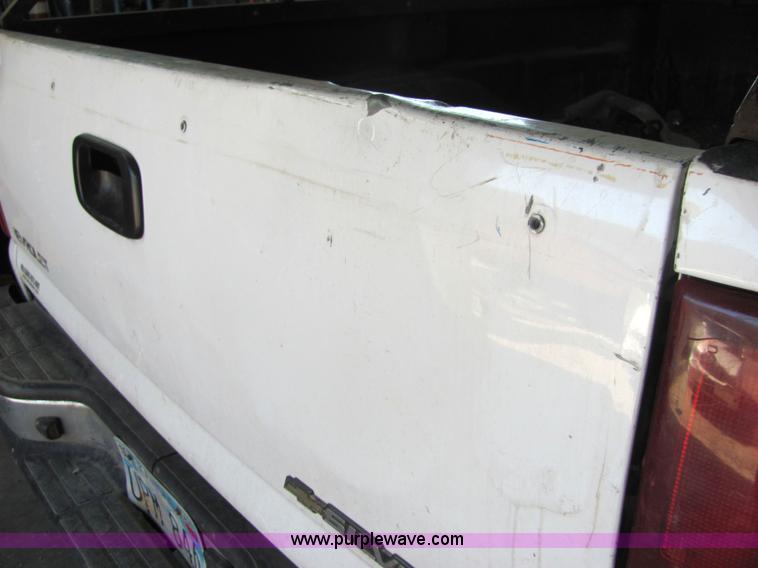 image for item 6642 2003 GMC Sierra C2500 HD pickup truck