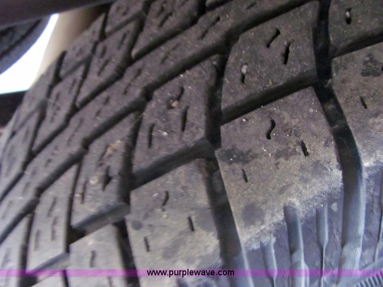 image for item 6642 2003 GMC Sierra C2500 HD pickup truck