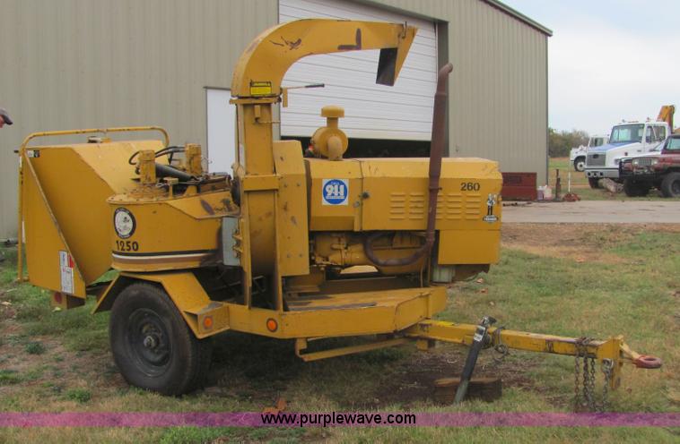 image for item 6645 Vermeer 1250 chipper