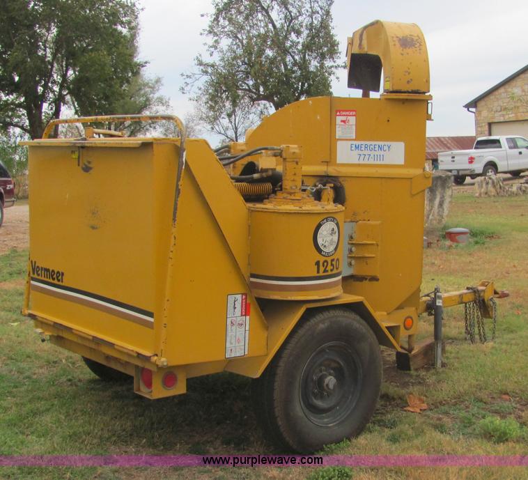 image for item 6645 Vermeer 1250 chipper