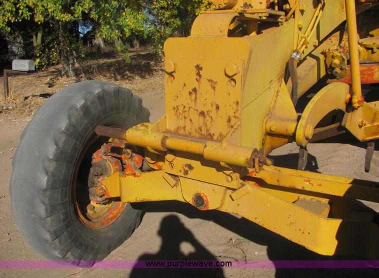 image for item 6673 L-W 3057-G motor grader