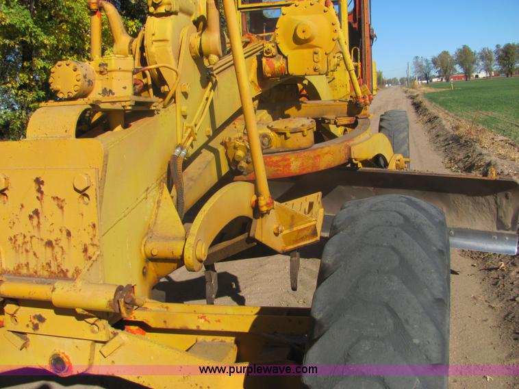 image for item 6673 L-W 3057-G motor grader