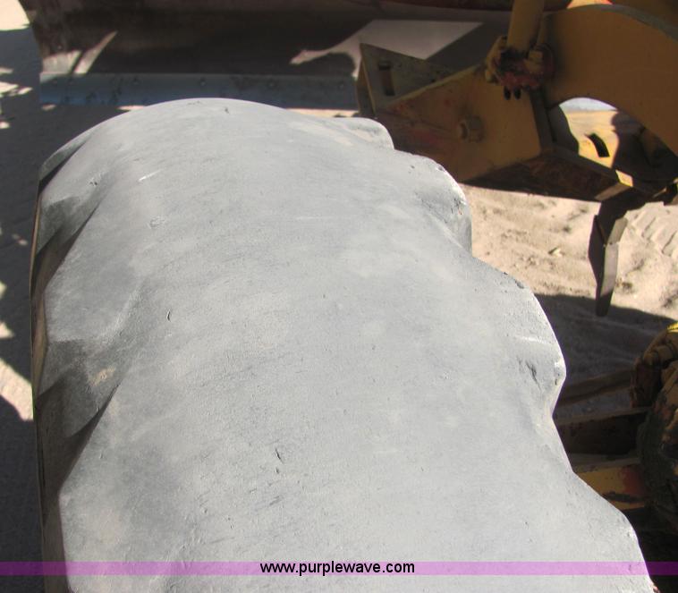 image for item 6673 L-W 3057-G motor grader