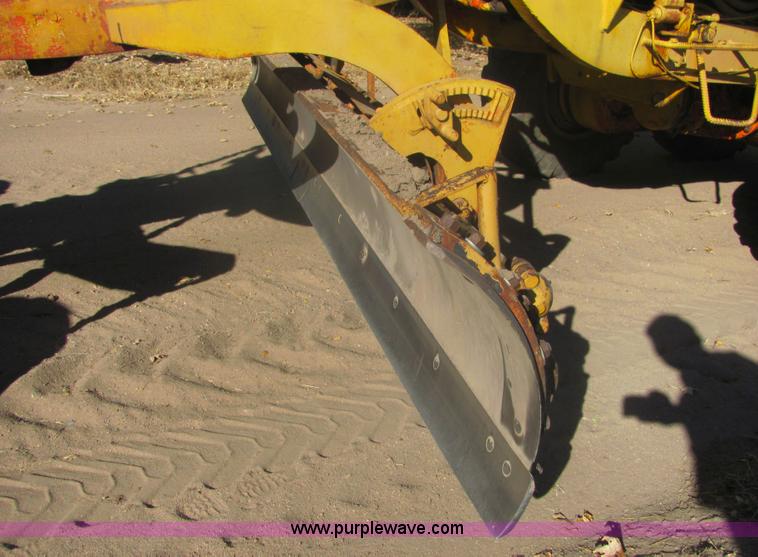 image for item 6673 L-W 3057-G motor grader