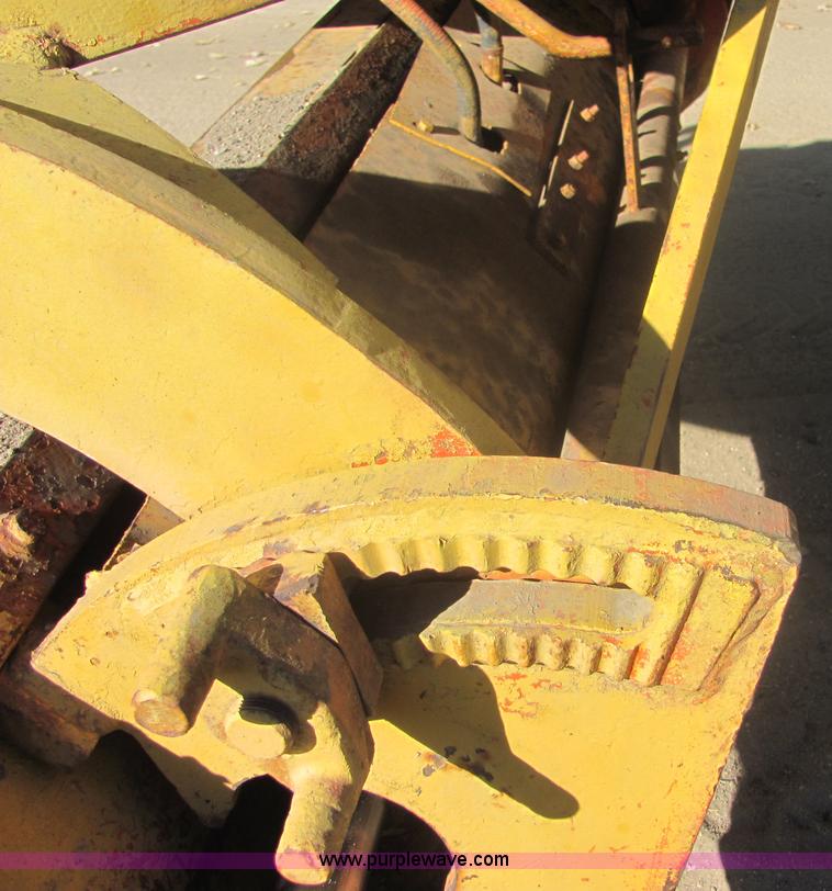 image for item 6673 L-W 3057-G motor grader