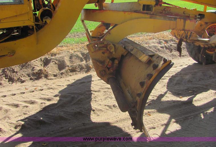 image for item 6673 L-W 3057-G motor grader