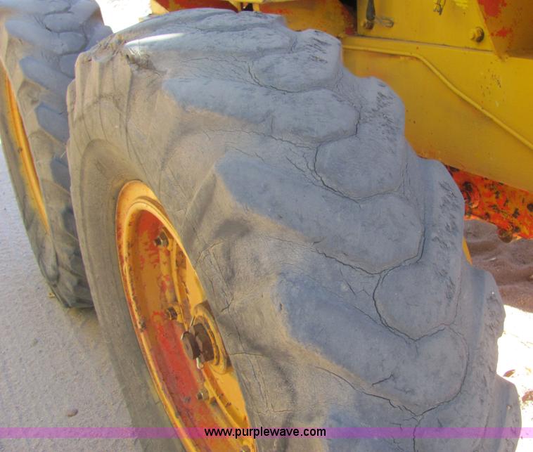 image for item 6673 L-W 3057-G motor grader