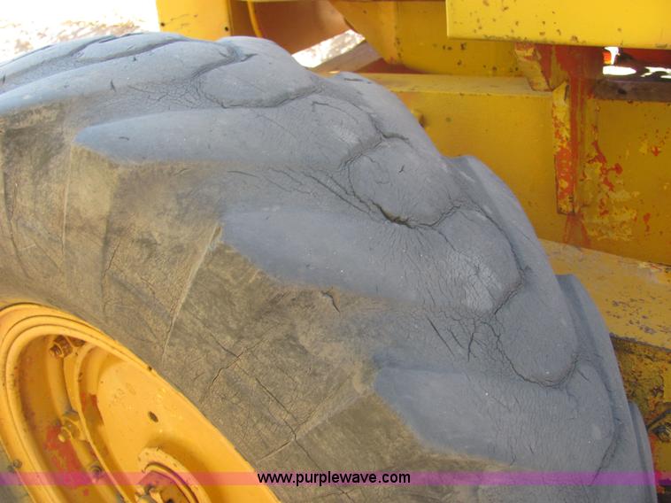 image for item 6673 L-W 3057-G motor grader