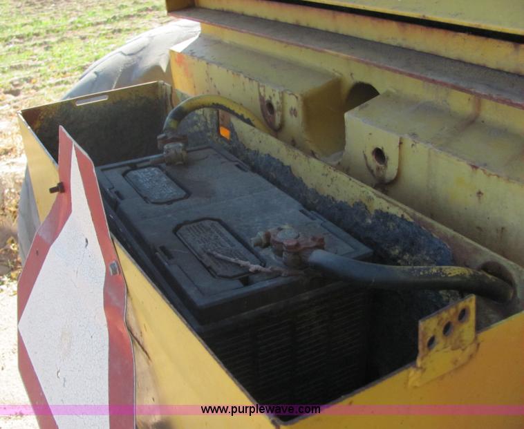 image for item 6673 L-W 3057-G motor grader