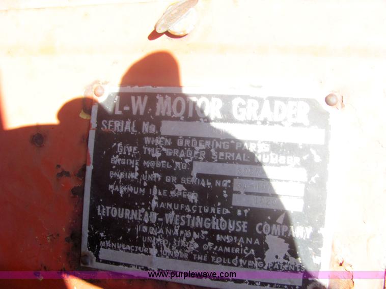 image for item 6673 L-W 3057-G motor grader