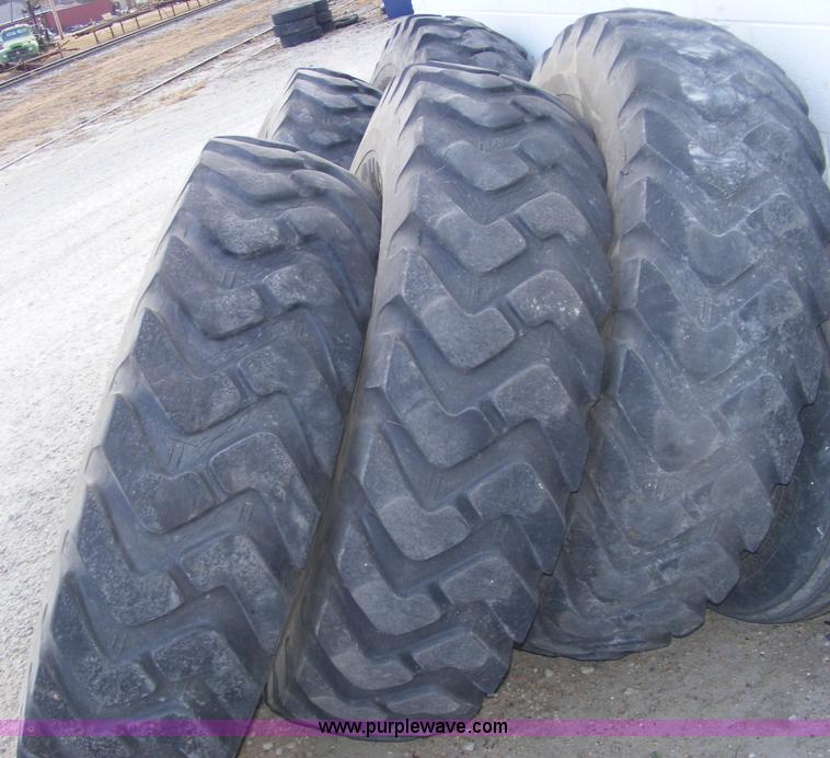 image for item 6673 L-W 3057-G motor grader