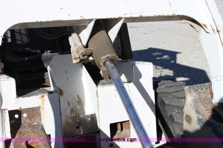 image for item 6674 1989 Bobcat 843 skid steer