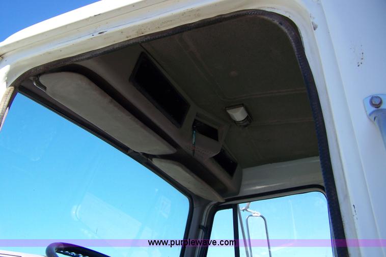 image for item 7294 1996 International 4700 truck